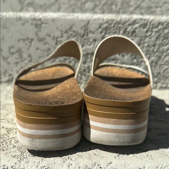 Reed Cushion Vista Hi Sandals - Picture 4 of 6